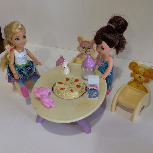 Barbie Family Set - 1966 Barbie, 1968 Ken, and 2017 Chelsea - Picture 2 of 16